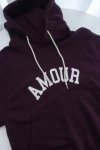 AMOUR字母美式帽T